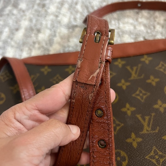 LV Crossbody - Picture 10 of 16